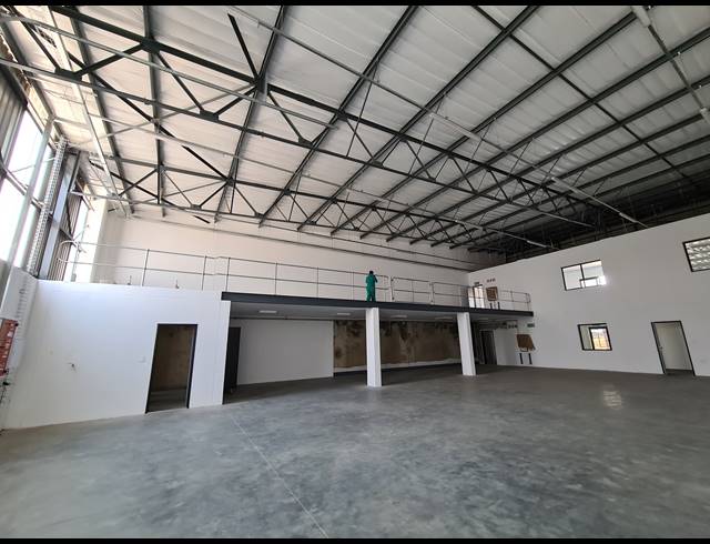 501M² WAREHOUSE TO LET IN LONGLAKE